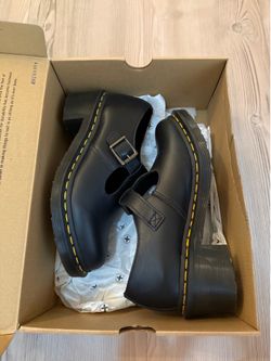 Dr. Martens Sophia in Black