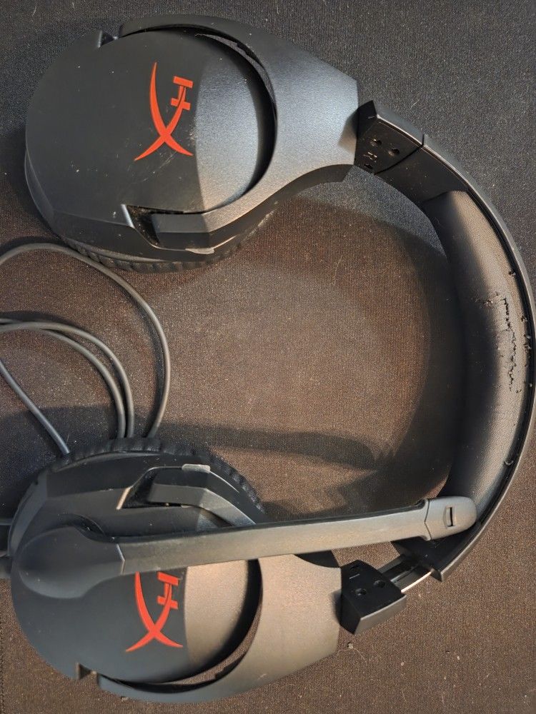 HyperX Cloud Stinger Wired Stereo Gaming Headset (Red/Black) HX-HSCS-BK