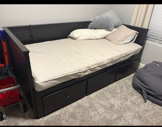 IKEA day bed/trundle