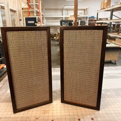 Studio / Bookshelf Speakers
