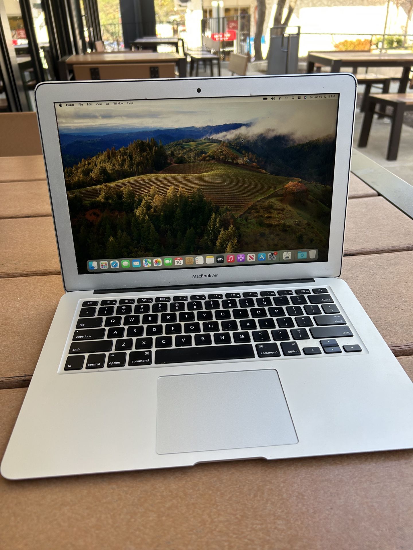 Apple MacBook Air 13” i5/4GB/256GB SSD $180