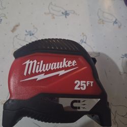 Milwaukee Tape Measure 25'
