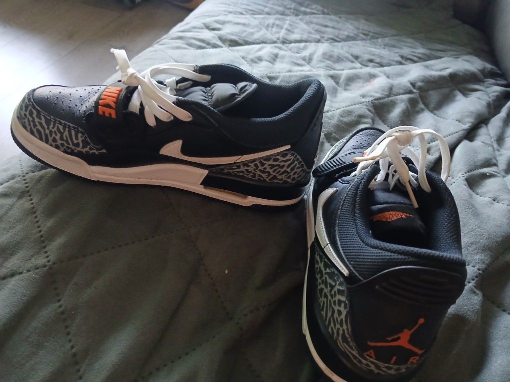 Nike Jordans in good condition Size 6 /1/2 for $35.