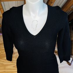 Very Good  Women Sweater Size ( S ) Like New 