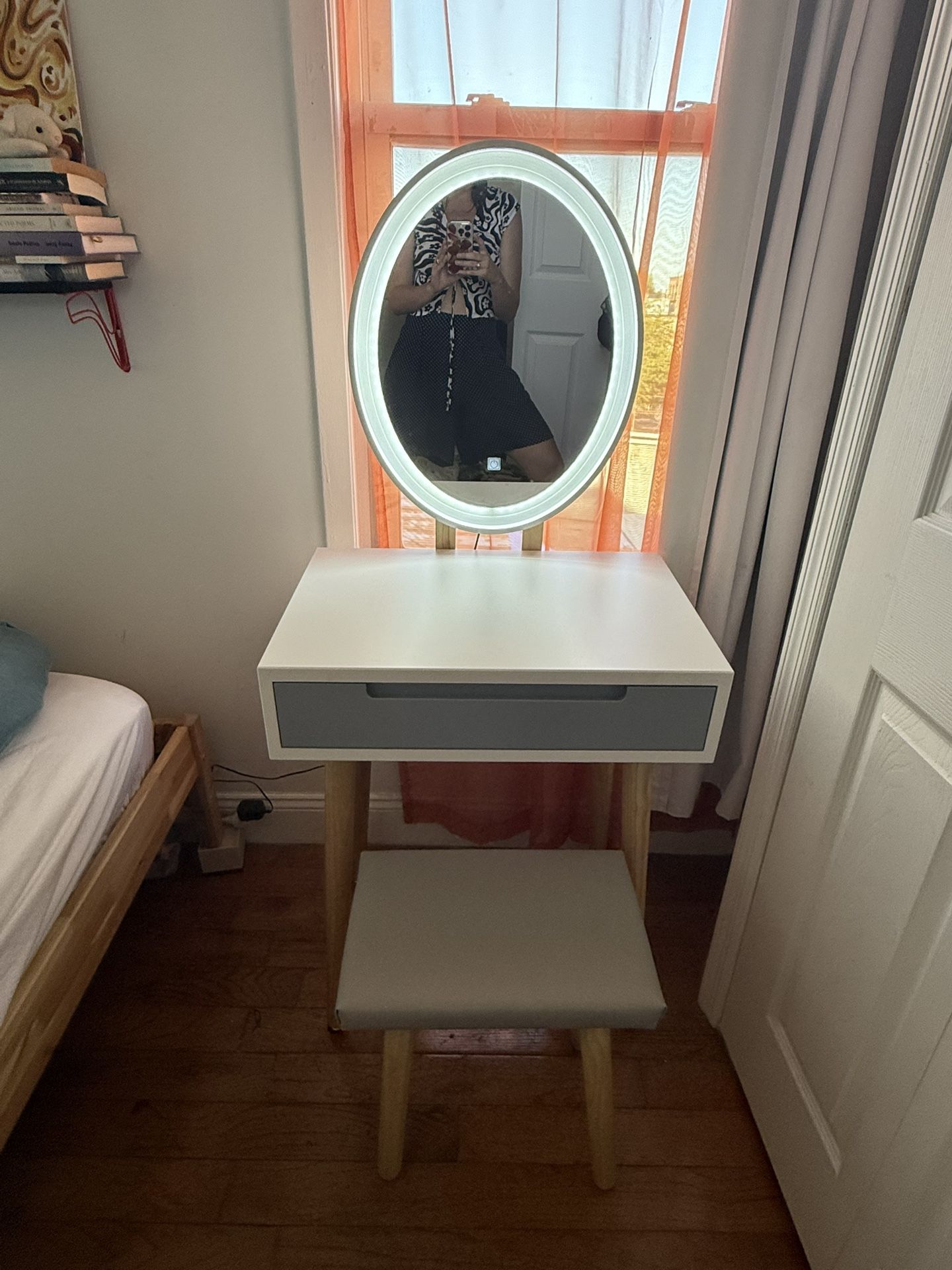 Makeup Vanity Desk With Lighted Mirror 3 Settings