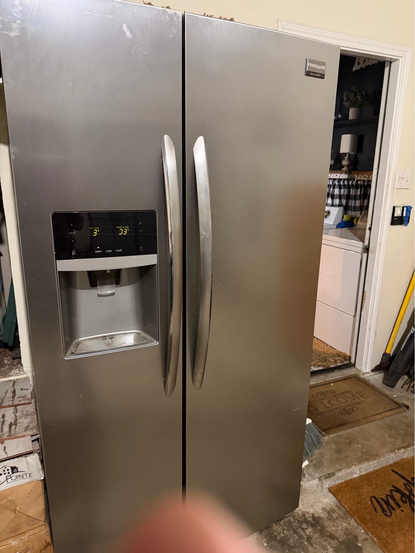 Nice Frigidaire Side by Side Refrigerator w /Water and Ice