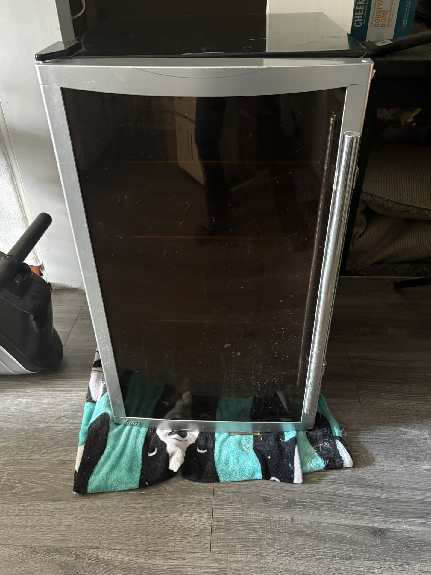 Mini Glass Front Door Refrigerator 