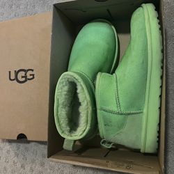 Ultra Mini Uggs In The Color Parakeet 