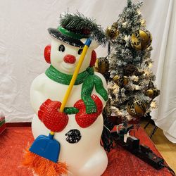 Vintage Blow Mold Snowman In Good Condition $60 