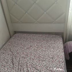 Twins Bed With Matter Asking For $400