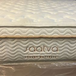 King Saatva Luxury Mattress ( Floor Sample)