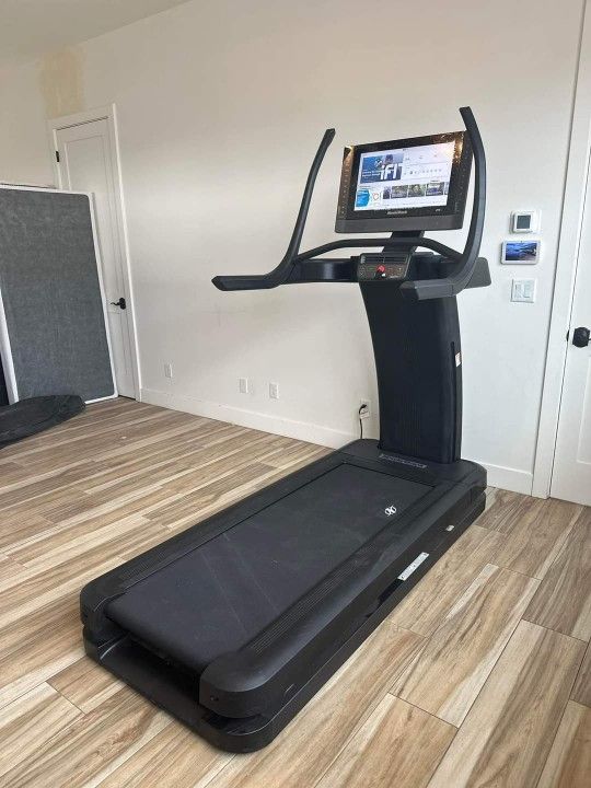 Norditrack X22i Treadmill NEW. 50% Off