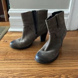 Clarks Brown Suede Boots (Size 8.5M) 