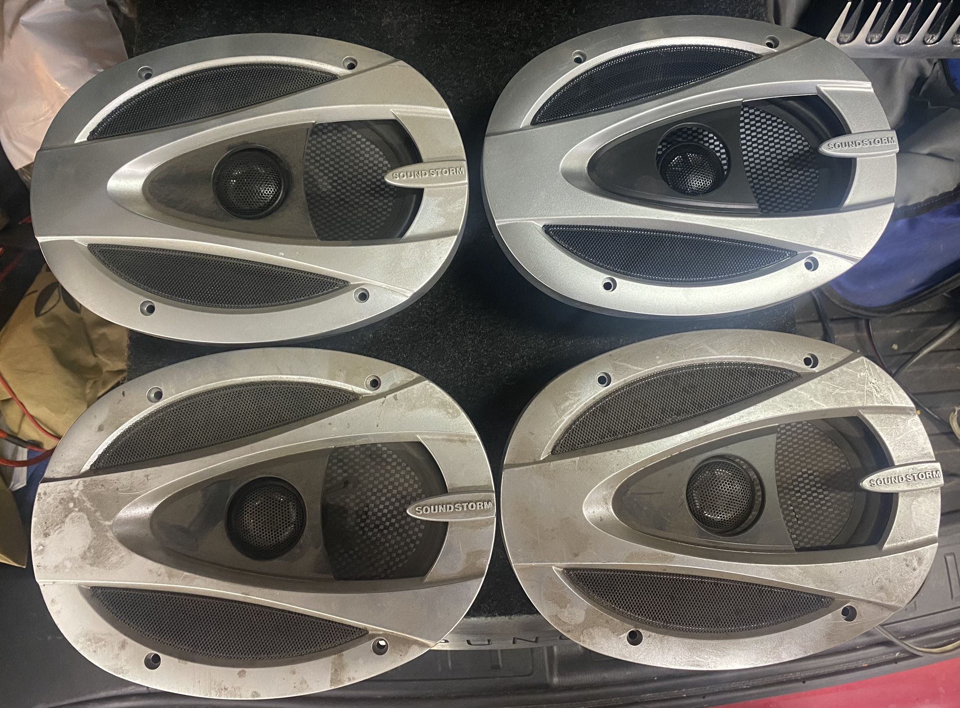 Set of 4 5x7 / 6x8 car speakers that are 300 watt each