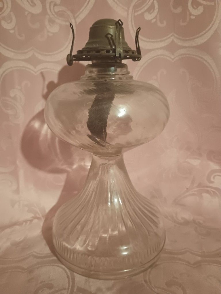 Eagle Swirl Base Oil Lamp 