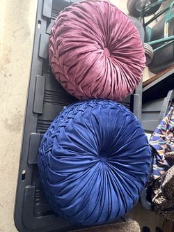 Rugs, pillows and  pictures and yarn Please see description for pricing