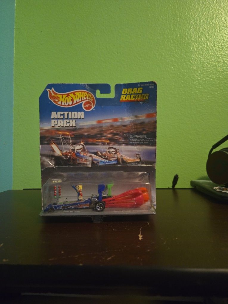 1997 Hot Wheels Action Pack featuring the Drag Racing Quarter Warrior and Grave Dragger set