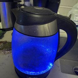 The electric kettle works but doesn't turn off by itself.