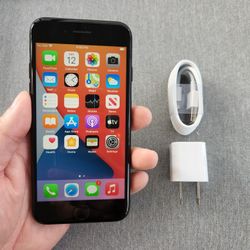 iPhone 7 - UNLOCKED - Like New 