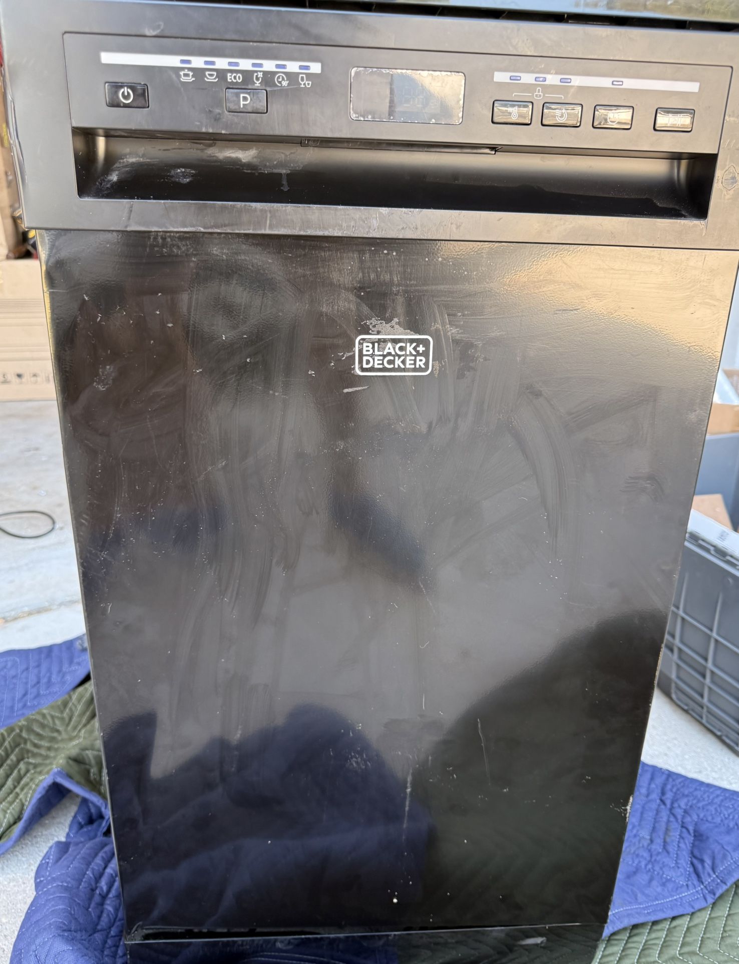 New Cabinet Dented Black N Decker Portable Dish Model BPD8B Lists $694