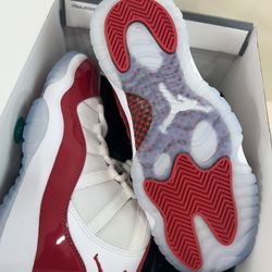 Air Jordan 11 Retro (gs). Size 4y.   199$