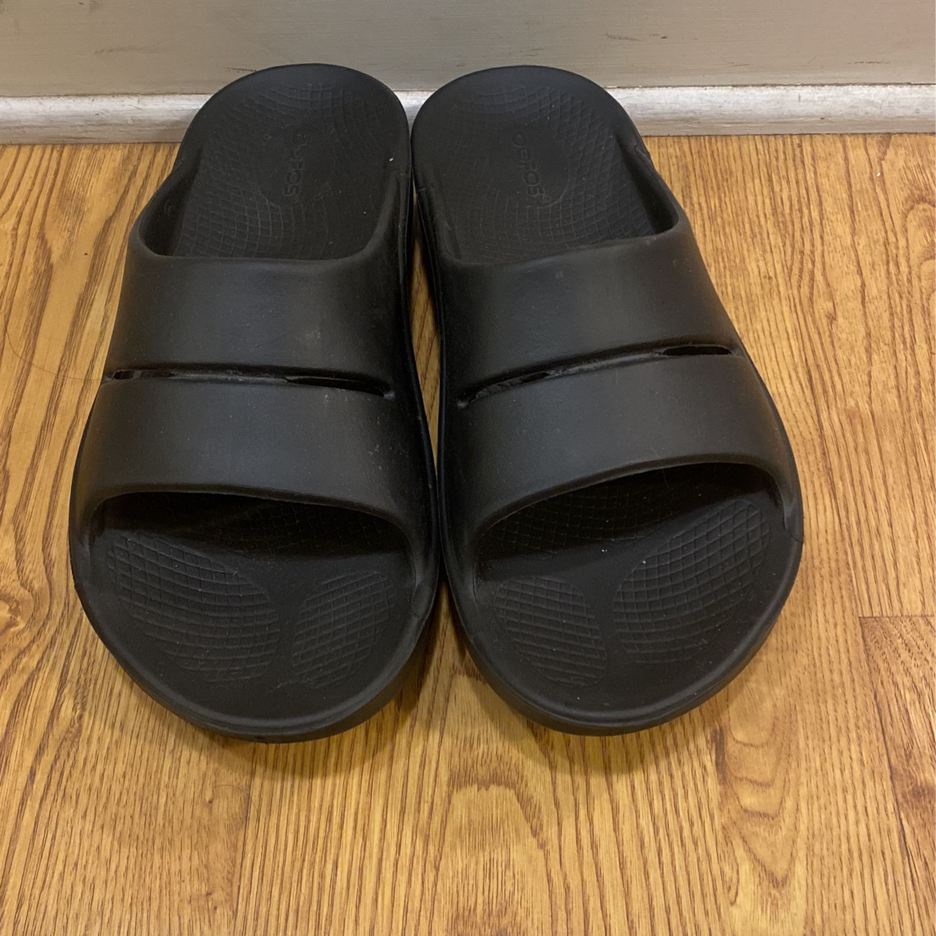Unisex Oofos Ooaah Recovery Slides Size M 9- W11