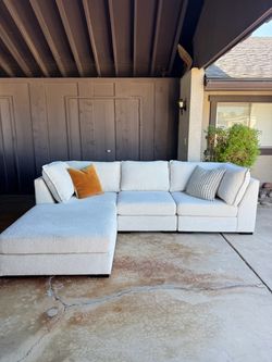 White Costco sofa ( delivery available )