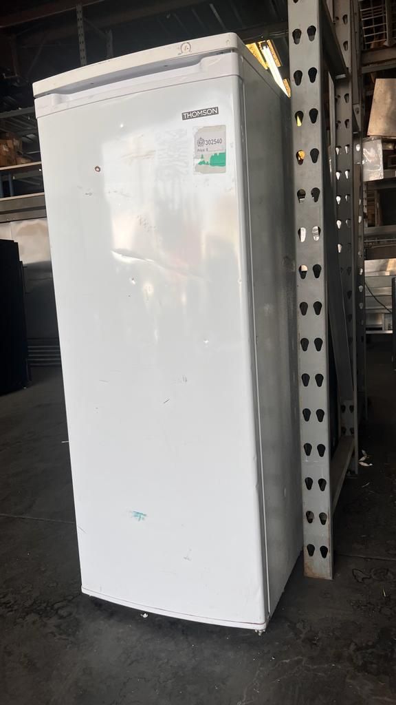 FREEZER UPRIGHT THOMSON 6.5 CU FT WHITE for Sale in Phoenix, AZ OfferUp