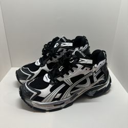 Balenciaga Runners White And Black 