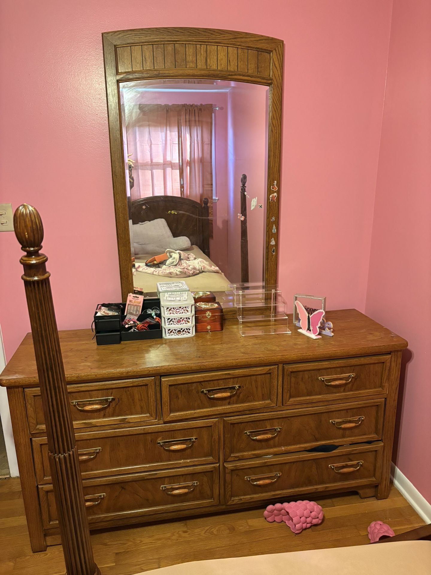 Dresser With Mirror