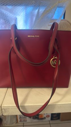 Bolsa MICHAEL KORS COLOR ROJA MUY BONITO COLOR