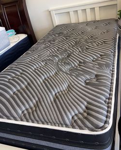 Twin mattress