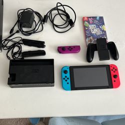 Nintendo Switch W 4 Controllers 