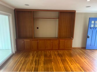 Bookshelf with 8 adjustable shelves