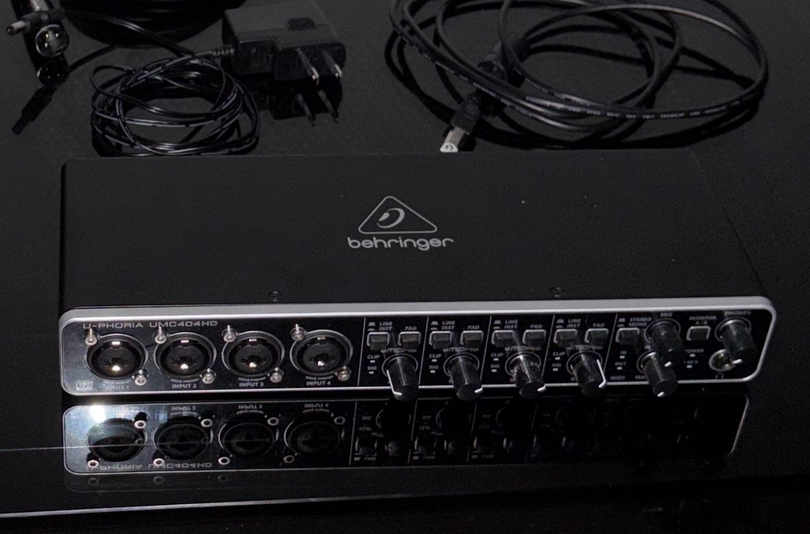 U-Phoria UMC404HD, ECM8000 Mic, XLR Cable 10 Ft