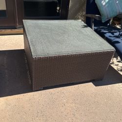 Wicker Glass-Top Outdoor Coffee Table 