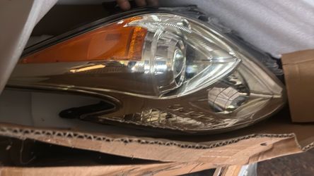 2010-13 Prius headlight assemblies