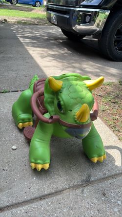Robot triceratops