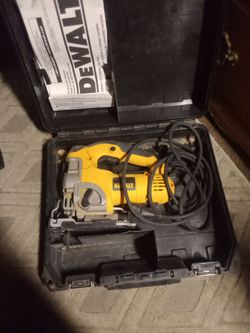 DeWalt Dw331k 6.5 Amp variable speed corded jigsaw.
