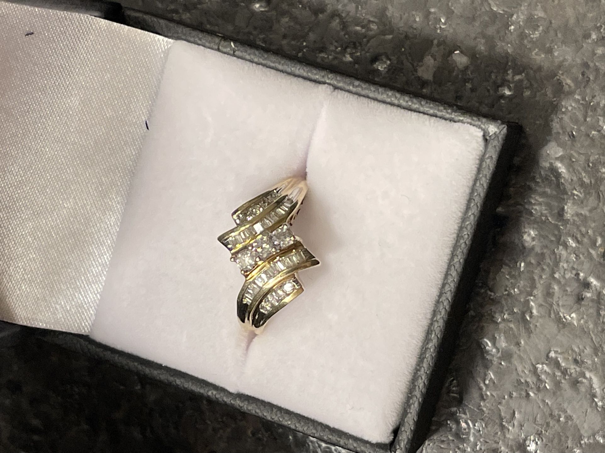 *VALENTINES SALE -$200!!!* 14kt Yellow Gold Multi Rowed Kite Cocktail Ring FLOODED w Natural Baguette Diamonds!!!!!!
