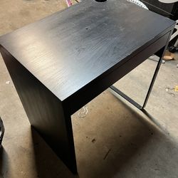Black Desk