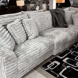 AP🎉 High Comfort, Light Grey and Black Color Options Sectional Couch// Financing - Delivery 
