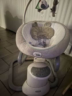 Graco Baby Swing with Mobile