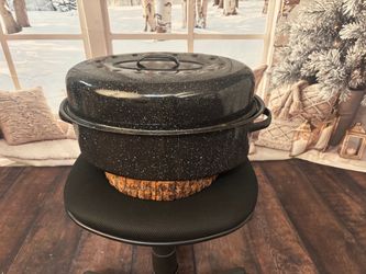 Black Speckled Enamel Roaster with Lid