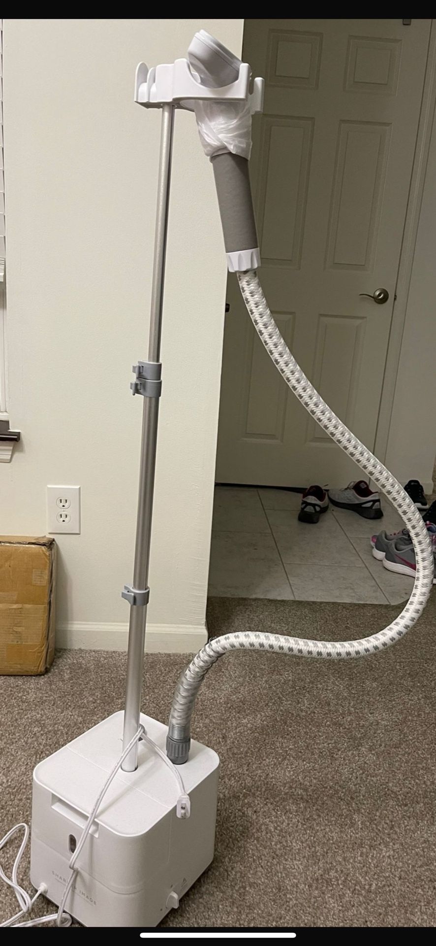 Sharper Image SI-470 Canister Garment Steamer