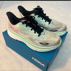 Hoka Clifton 9 Women’s sneakers 9.5B