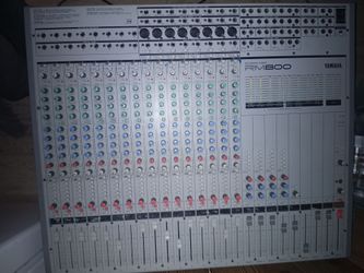 Yamaha 800 ( 16 chanel mixer)