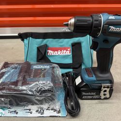 Makita 18V LXT Lithium-Ion Brushless Cordless 1/2 in. Driver-Drill Kit with 3.0Ah Battery & Charger