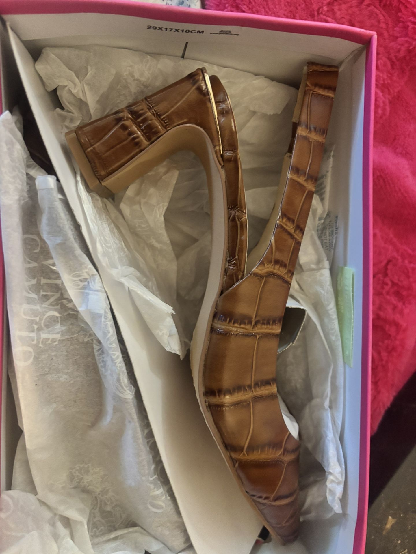 This is a Vince Camuto Hamden Croco Leather Slingback Pump. Size9M