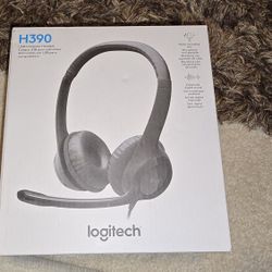 Logitech H390 Wired USB On-Ear Stereo Headphones with Mic Black #7545 Z65/B122